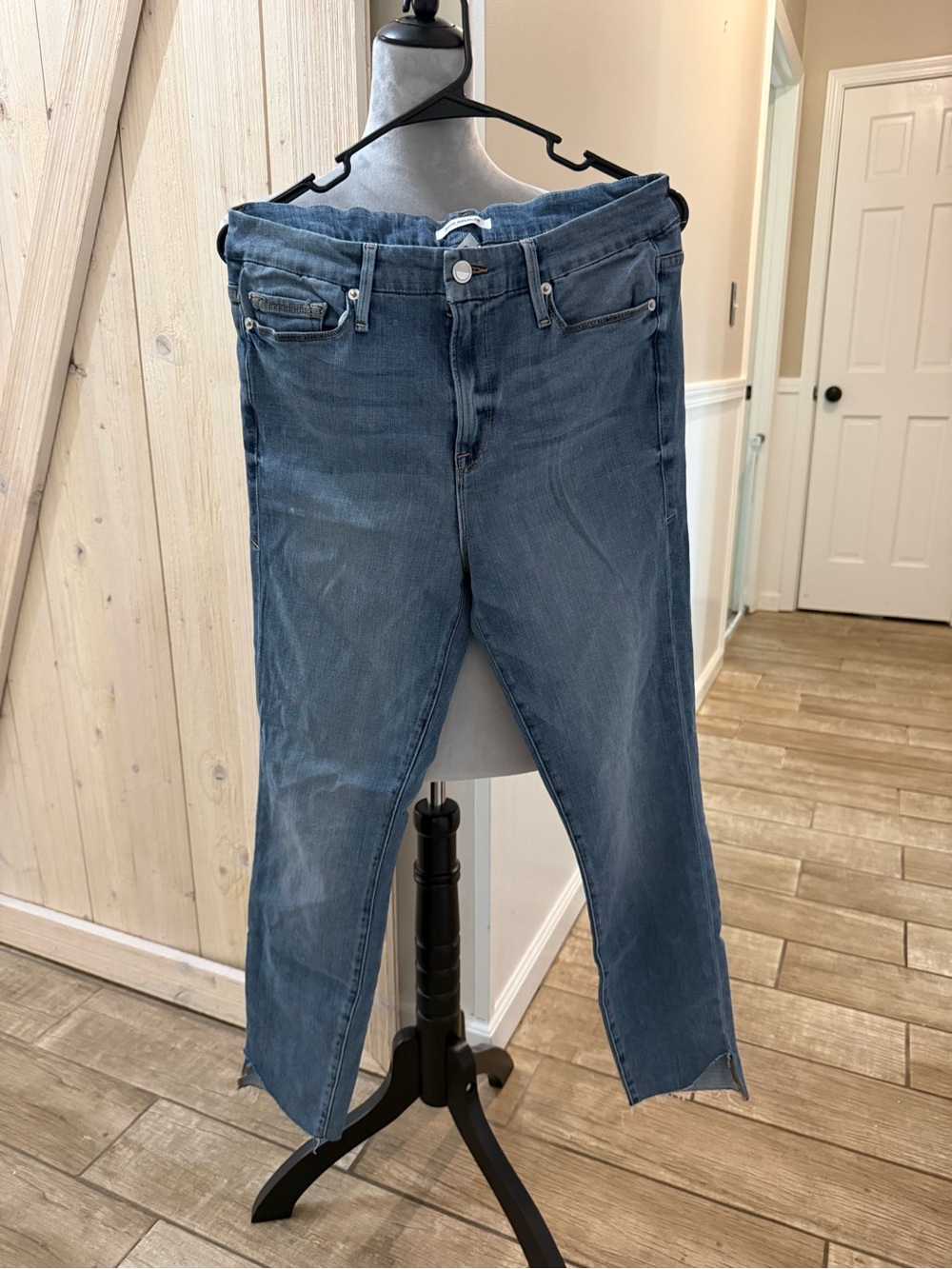 Good American Fray-Hem Skinny Jean